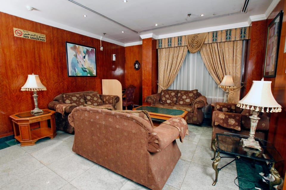 32-inch LCD TV with cable channels, TV