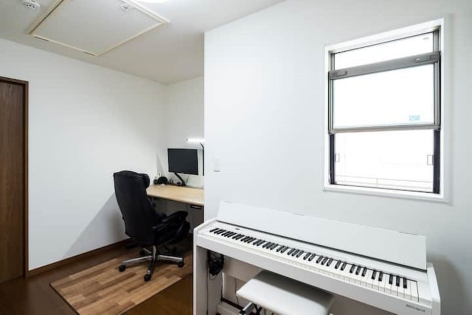 Sub room｜Workation｜Work space｜Bedroom 2｜Single mattress｜Body pressure dispersion mattress