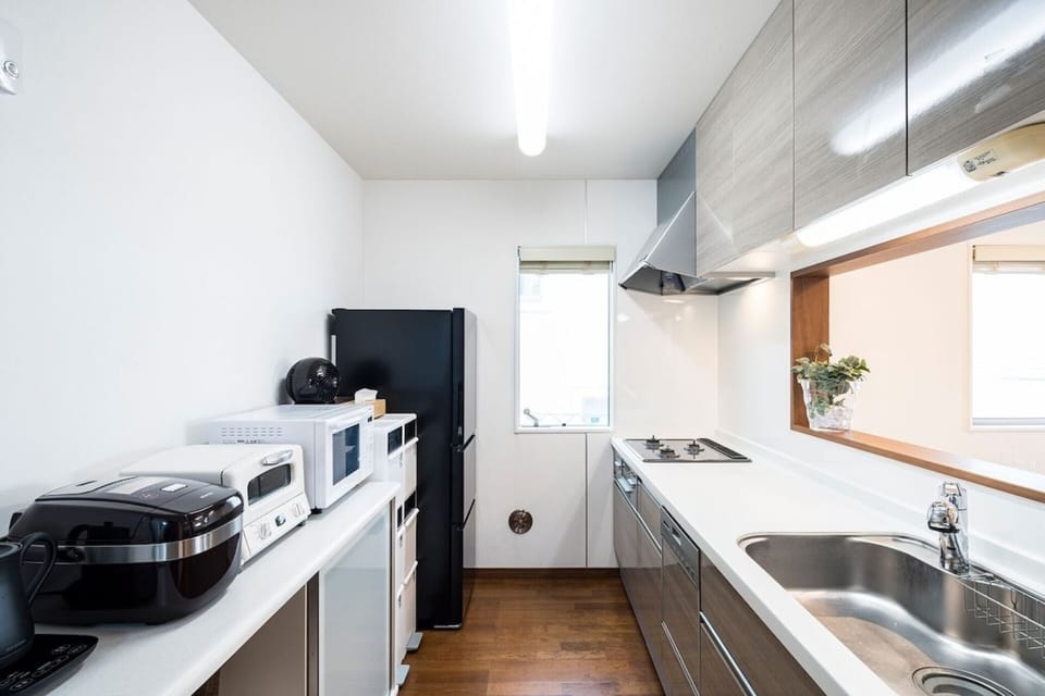 Tidy kitchen｜Kitchen appliances｜Rice cooker｜Toaster｜Microwave｜Refrigerator｜3 stoves｜Dishwasher