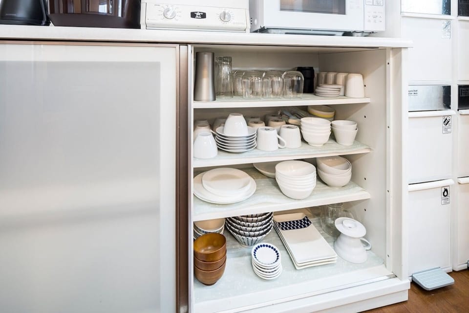 In the cupboard｜Full tableware｜Coffee dripper