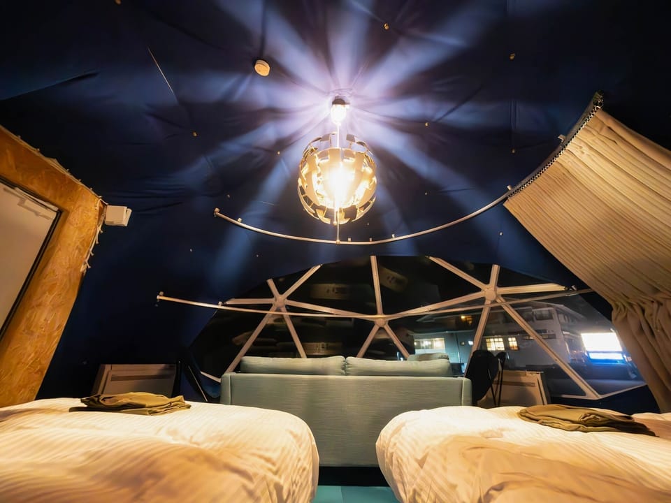 ・[Site A] At night, the lights illuminate the darkness and you can enjoy a more calm atmosphere.