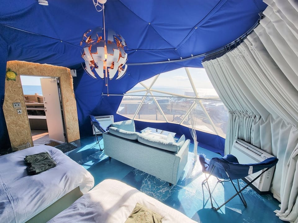 ・[Site A] You can see the sea from the room.
