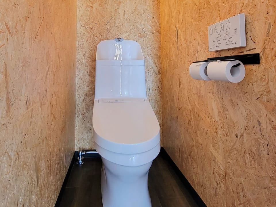 ・[Toilet seat with warm water washing function] A clean toilet