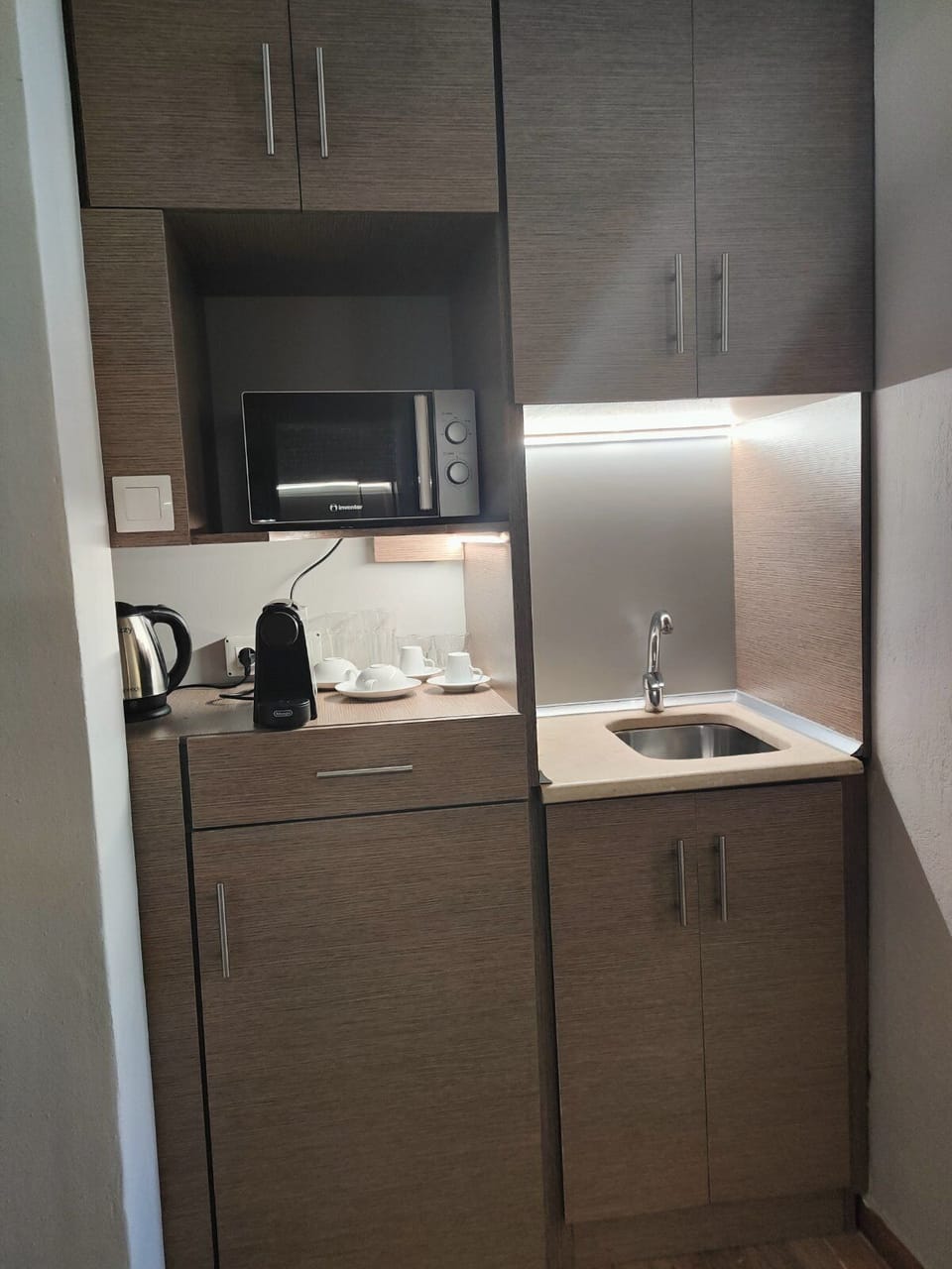 Comfort Studio Suite, Pool View | Private kitchen | Fridge, coffee/tea maker