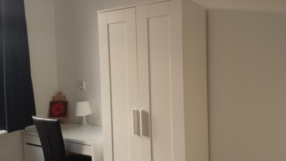 7 Person Room | Living area | 40-inch flat-screen TV with cable channels, TV