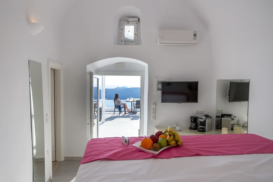 Junior Suite (Sunset) | Minibar, in-room safe, desk, soundproofing