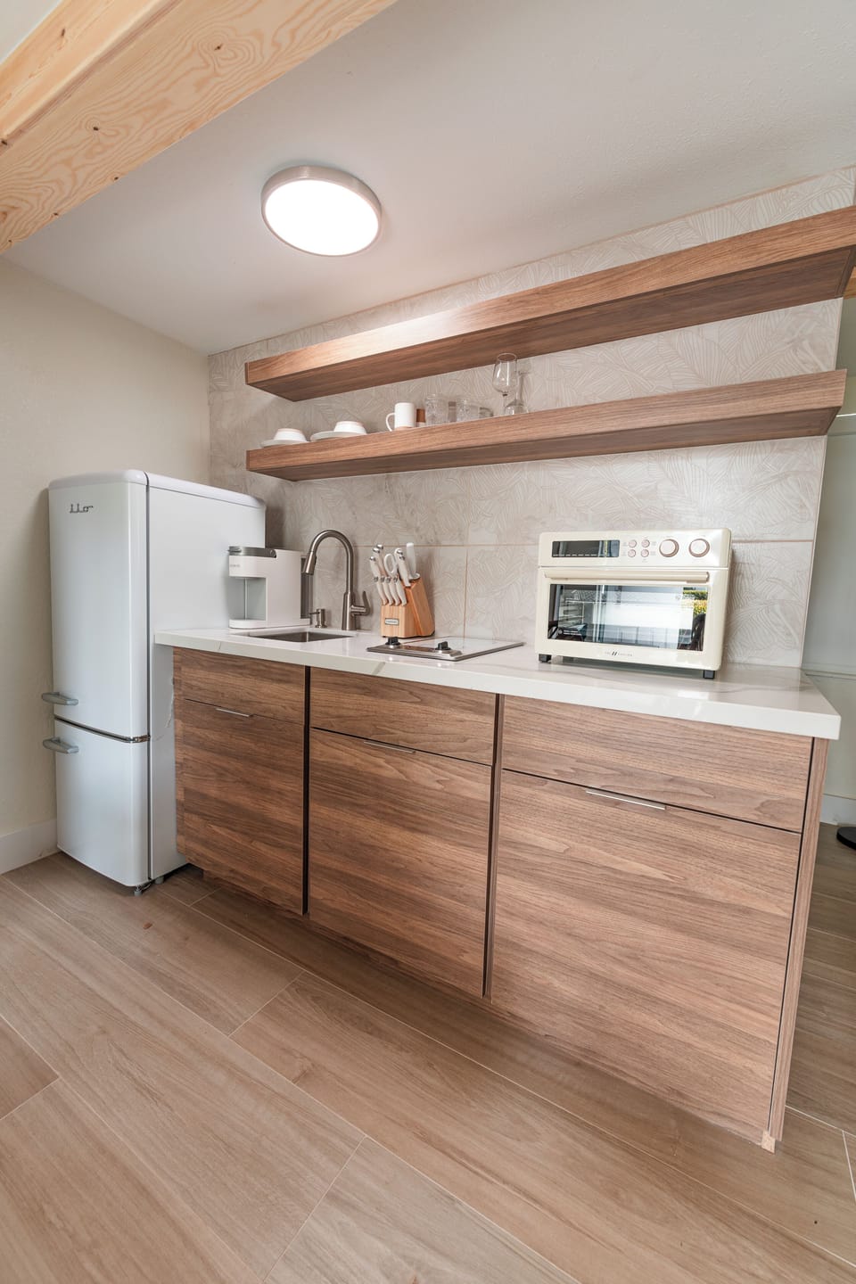Elite Double Room | Private kitchen | Coffee/tea maker