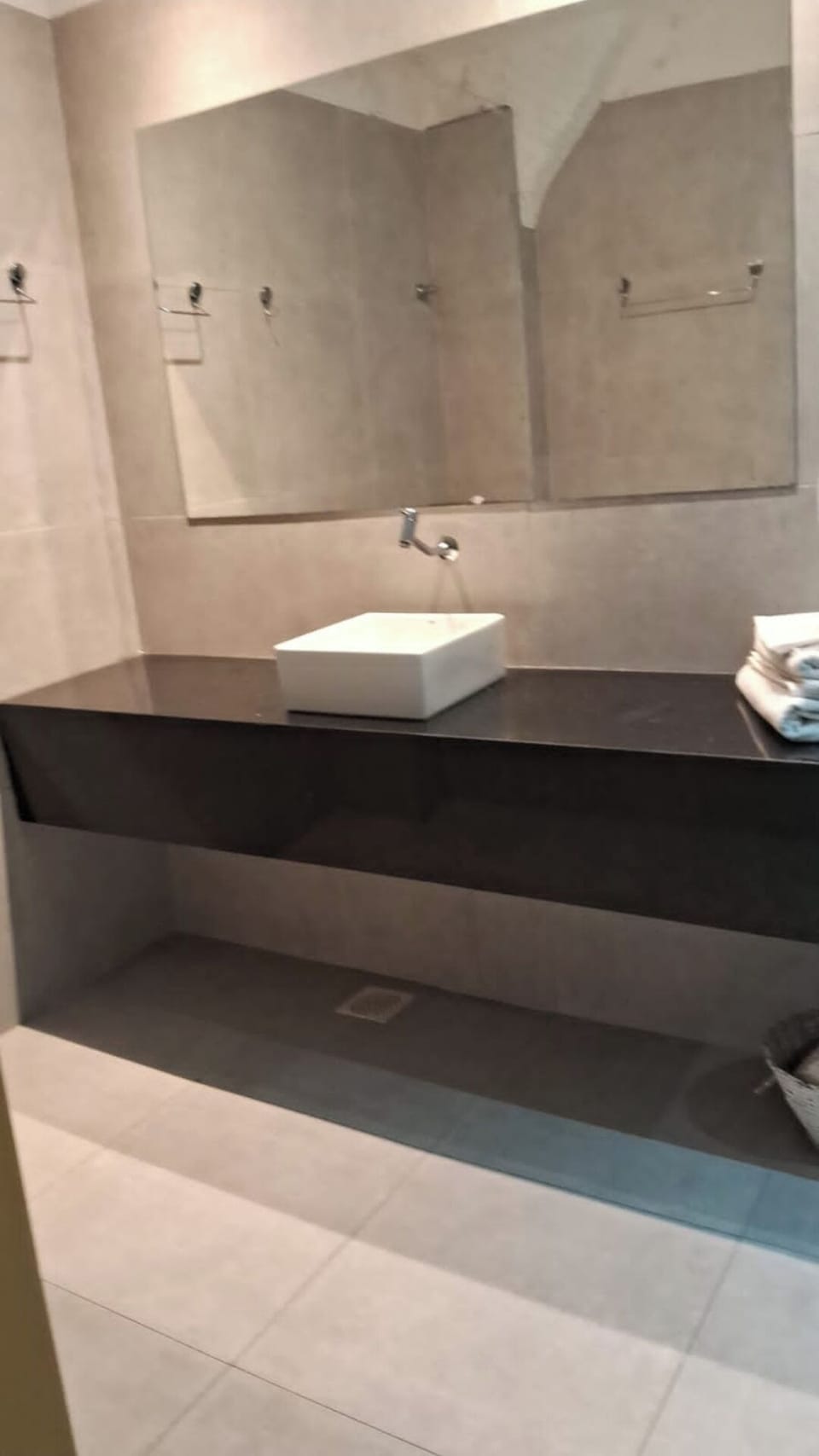 Design Double Room | Bathroom | Shower, hair dryer, towels, soap