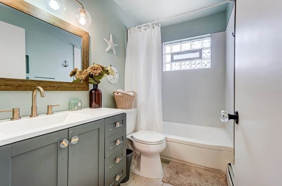 Luxury Bathroom with Shower/ Tub Combo 