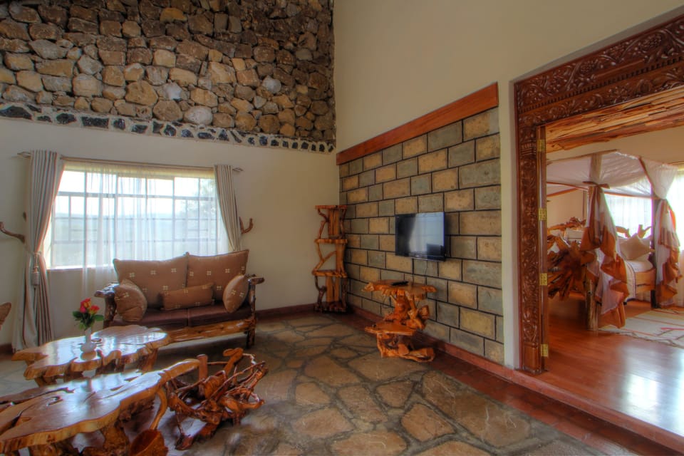 Executive Room with Plunge pool and Hot tub | Living room
