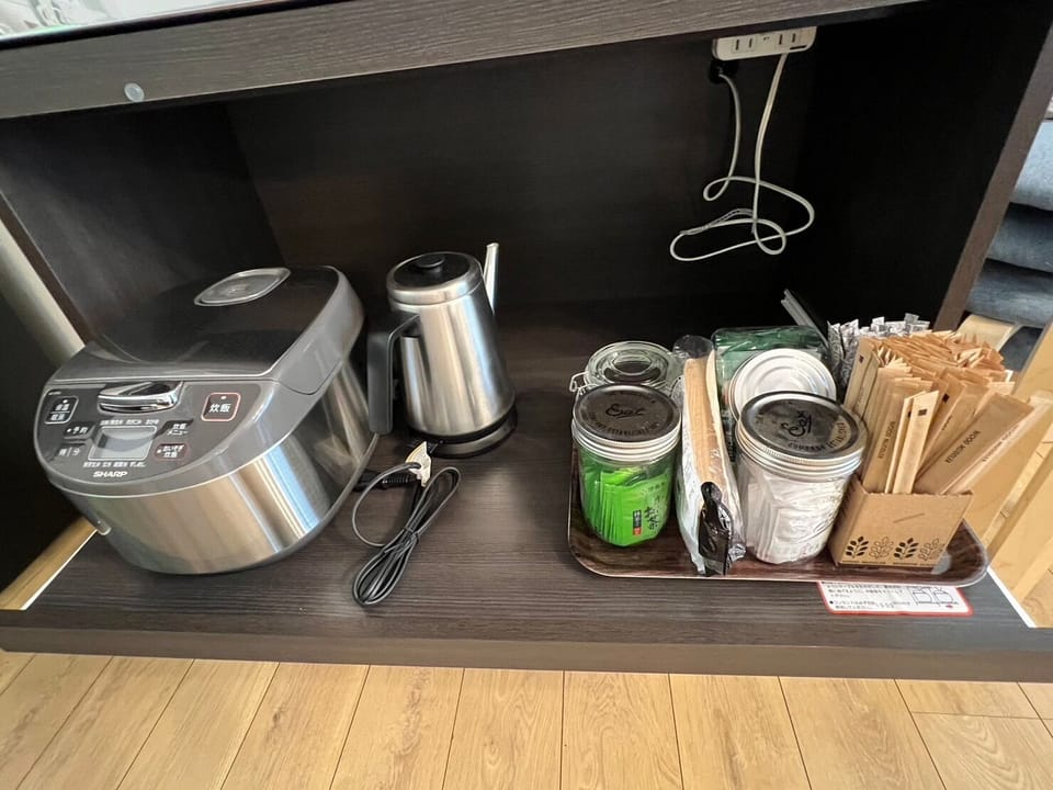 There is also a rice cooker.