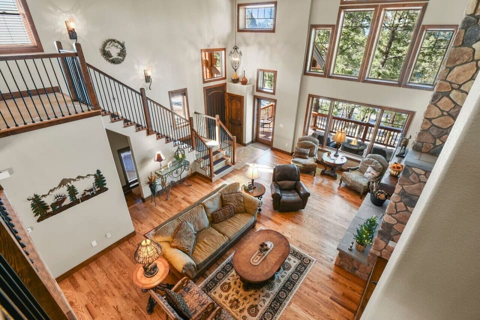 Welcome To Mountain Manor!  Spacious Mountain Home for the whole family!