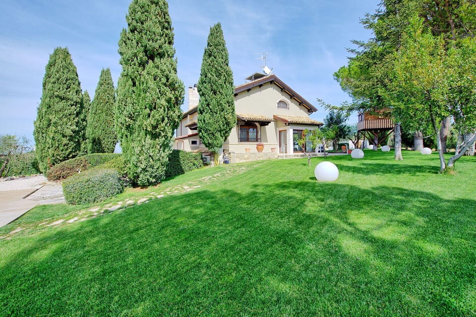 Building Exterior, Garden