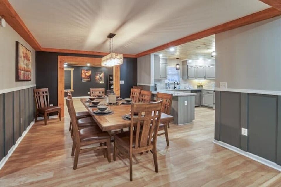 Dining Room - seating for 8 plus 2 more on breakfast bar