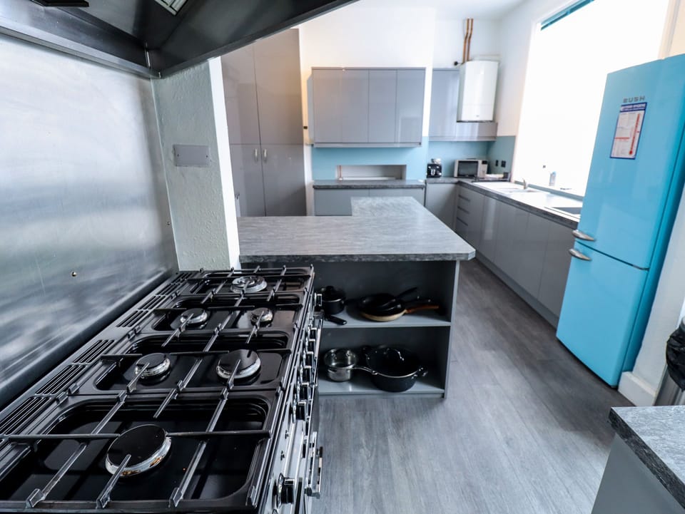 Cottage | Private kitchen | Fridge, dishwasher, electric kettle, toaster