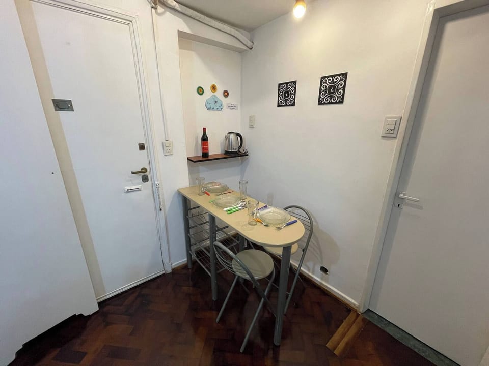 Apartment, 1 Bedroom, Smoking | Dining