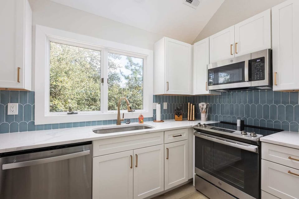 Fully Stocked Kitchen featuring breakfast seating, 3 coffee makers (Kenmore, Cuisinart and Keurig) and modern appliances (dishwasher, stove, oven, microwave, toaster, refrigerator, blender and much more)