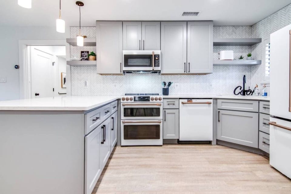 Light, bright and perfect kitchen!