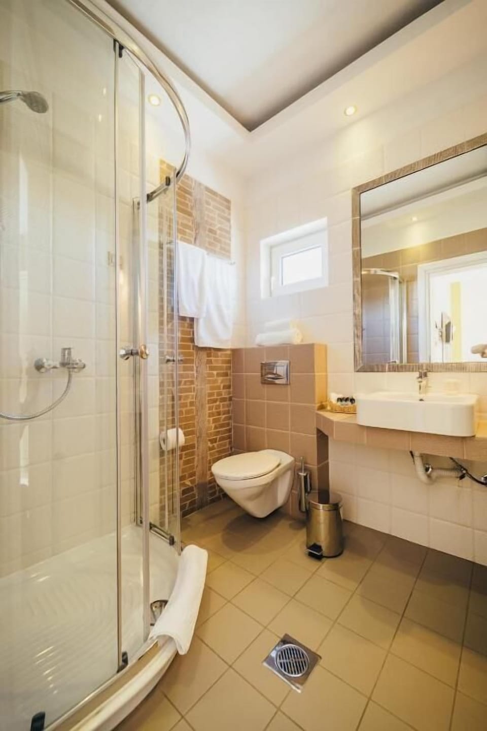 Standard Double Room | Bathroom | Shower, free toiletries, hair dryer, slippers