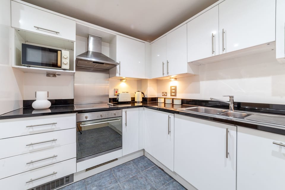 Apartment | Private kitchen | Fridge, microwave, oven, stovetop