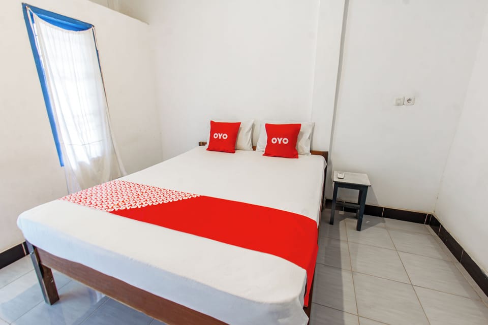 Deluxe Double Room | Desk, WiFi (free), bed sheets