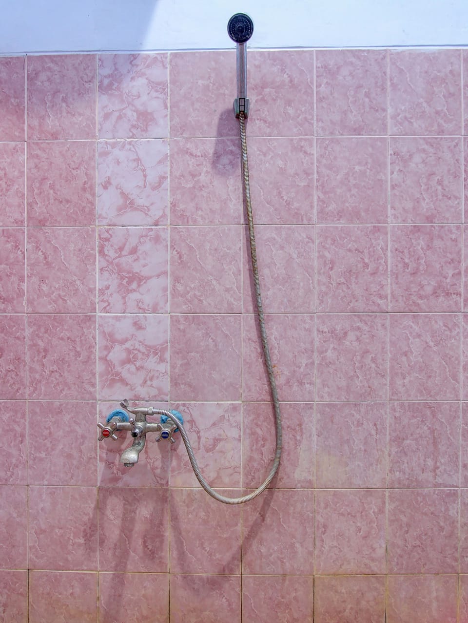 Economy Double Room | Bathroom | Shower, towels