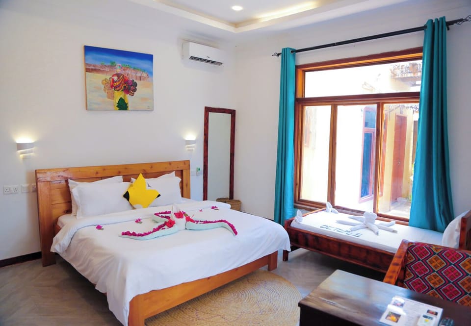 Deluxe Room | Laptop workspace, free cribs/infant beds, free WiFi, bed sheets
