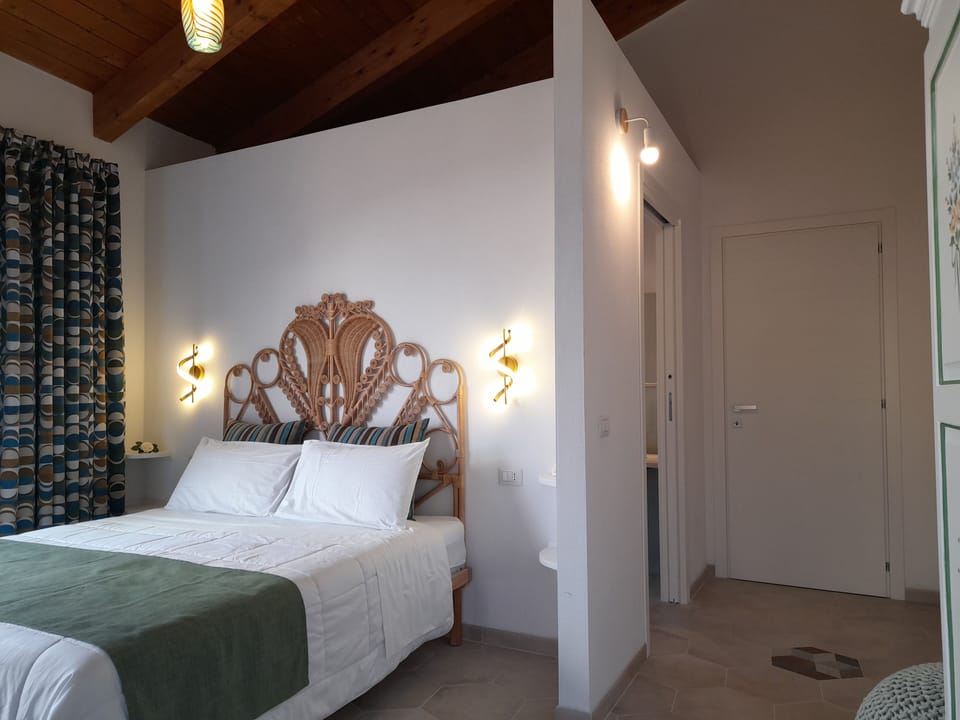 Superior Double Room, Garden View | Premium bedding, down comforters, individually decorated
