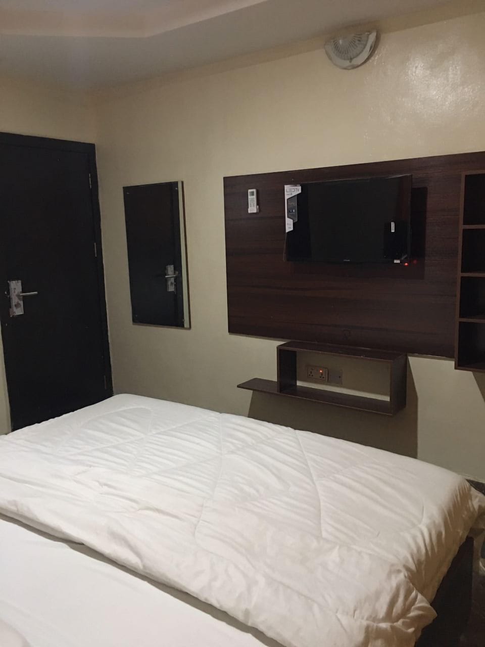 Basic Single Room | Bathroom