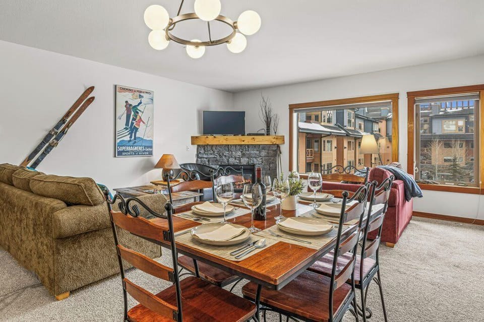 Cozy Living and Dining Room