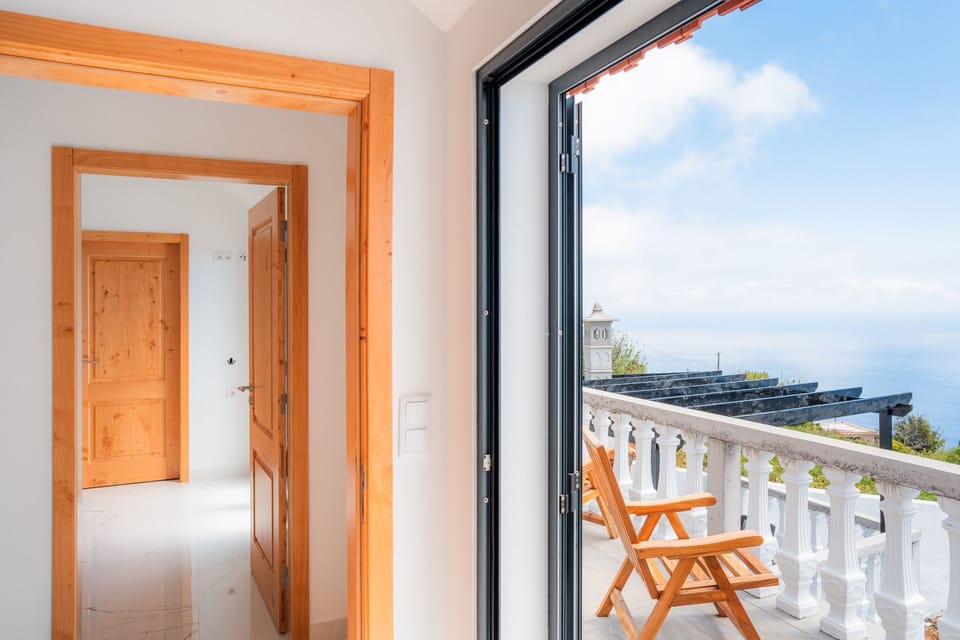 BEDROOM 2 WITH SOUTH FACING OCEAN VIEW