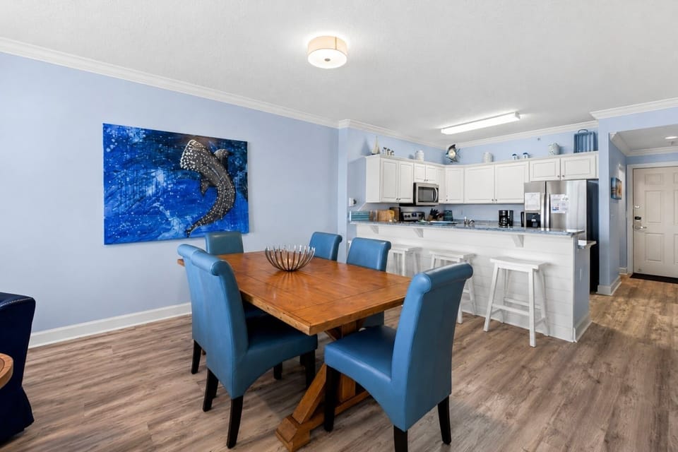 Condo, 2 Bedrooms | Dining