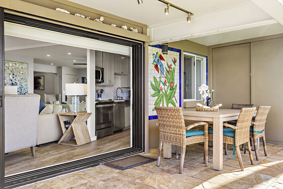 Large lanai sliders for an indoor, outdoor feel