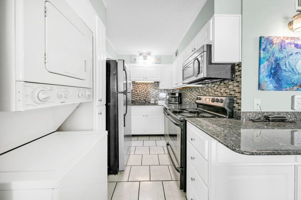 Full kitchen