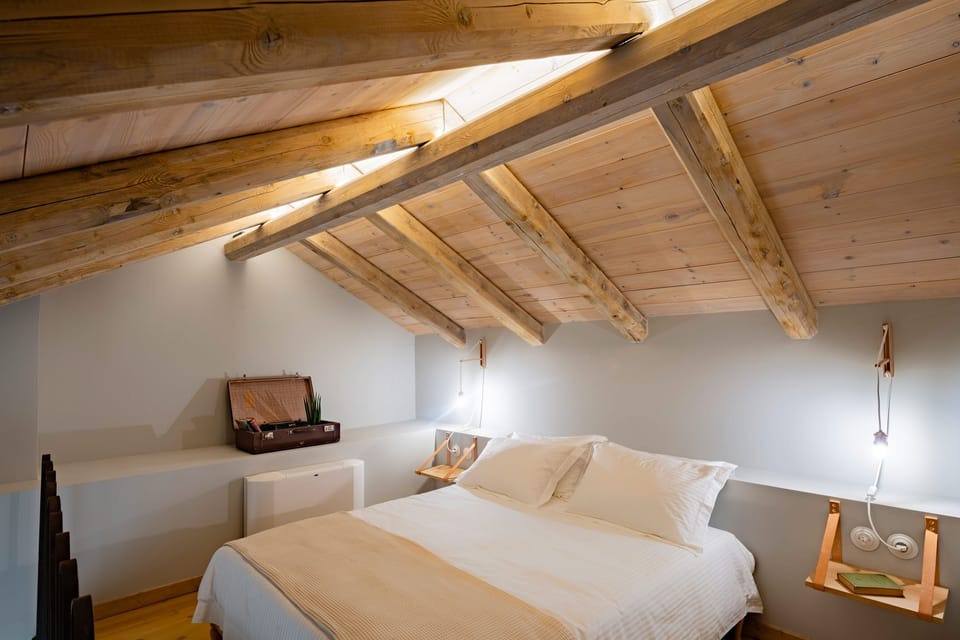 Executive Room | Minibar, in-room safe, iron/ironing board, free WiFi