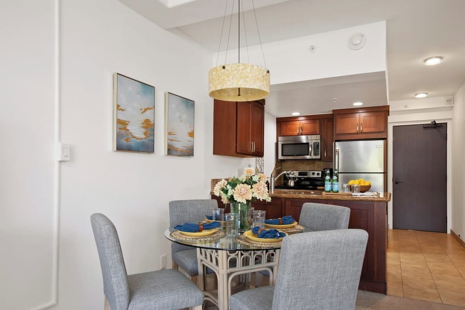 From sunrise coffee to candlelit takeout, this cheerful spot wraps you in comfort and curated little luxuries