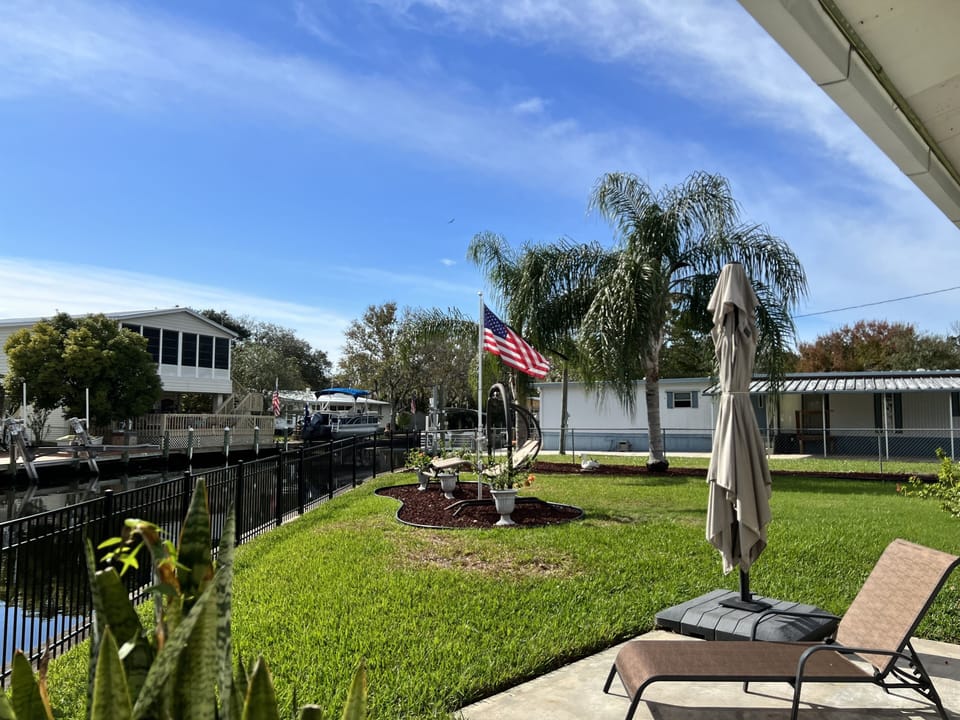 Garden and water frontage / mooring