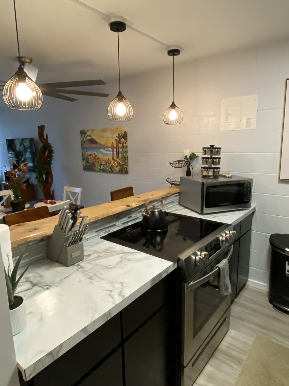 Full Kitchen
Mauna Loa Shores #201