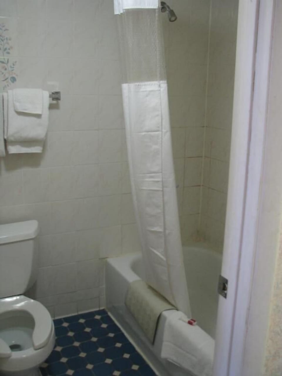 Basic Room | Bathroom