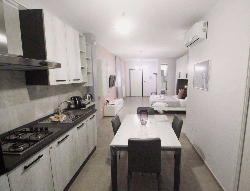 Business Triple Room, Multiple Beds, Non Smoking, City View | Living area