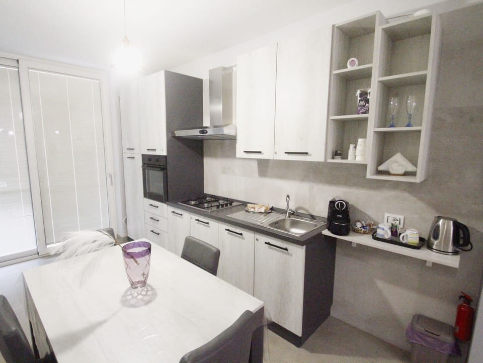 Business Triple Room, Multiple Beds, Non Smoking, City View | Living area