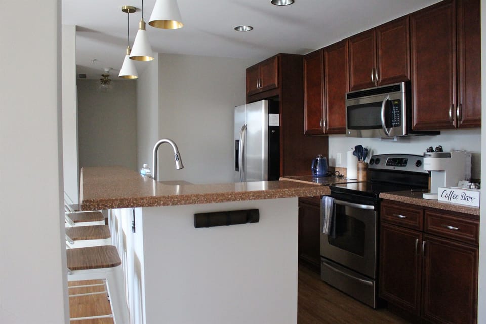 Kitchen with full-size appliances, dishwasher, toxin-free cookware. Coffee, creamer, teas provided - or walk across the parking lot to the coffee shop.