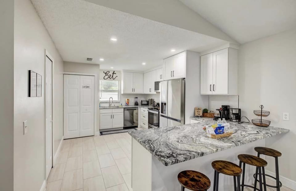 Fully stocked kitchen! 