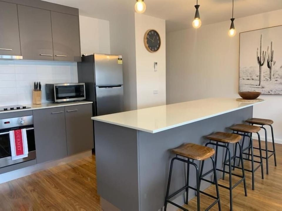 1st Floor Spa Deluxe | Private kitchen | Full-size fridge, microwave, oven, stovetop