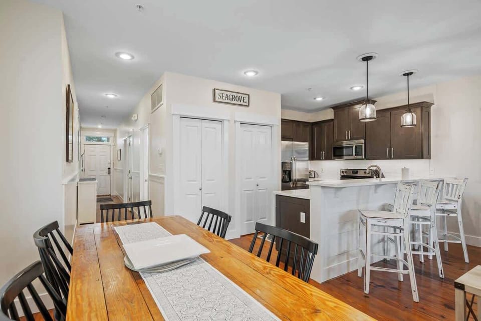 Dining Room & Kitchen