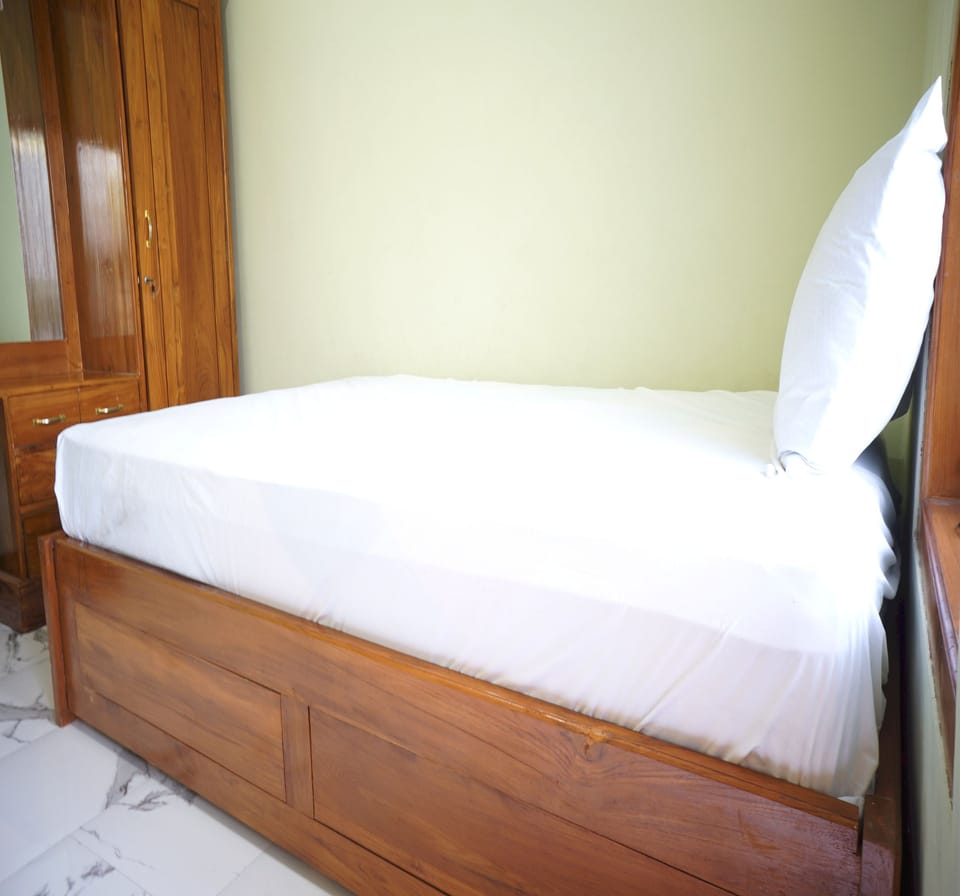 Basic Single Room | Desk, laptop workspace, free WiFi, bed sheets