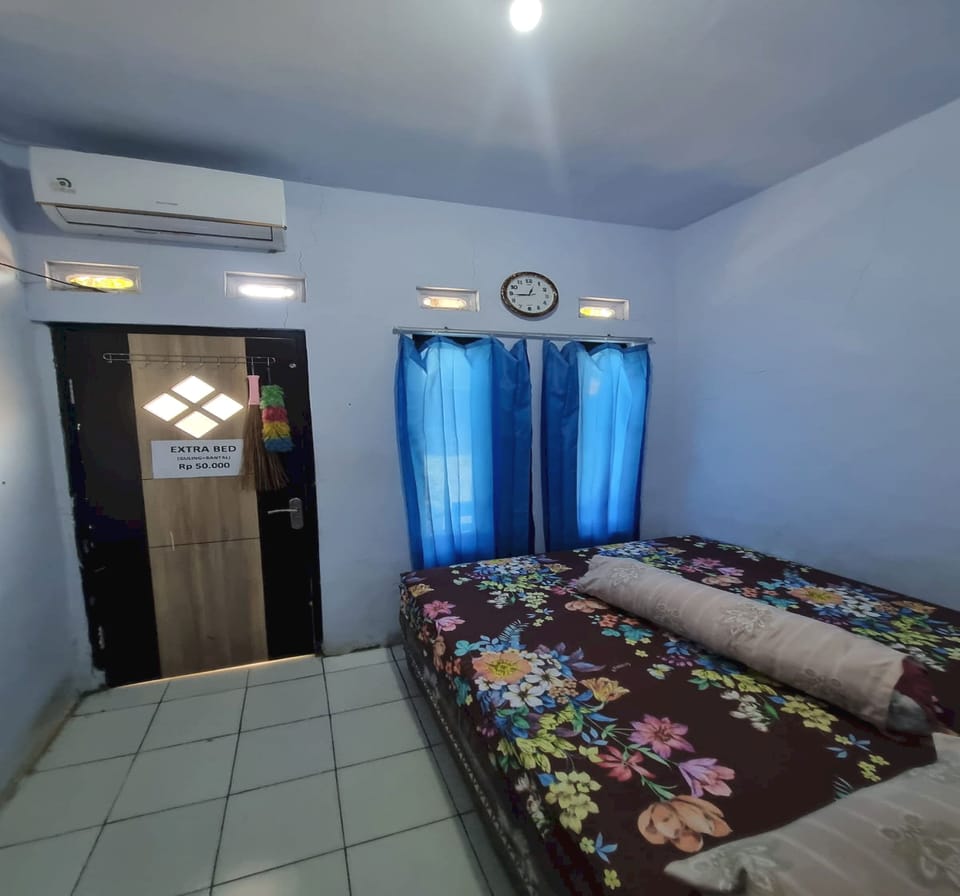 Standard Double Room | Desk, laptop workspace, free WiFi, bed sheets