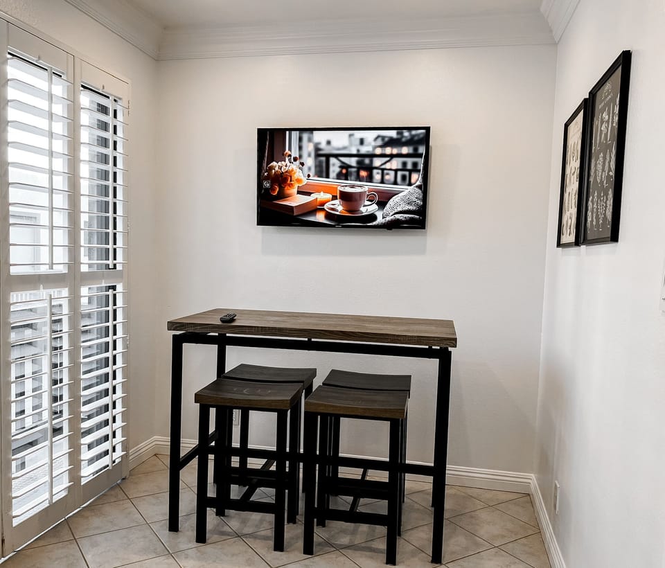 Kitchen dining area