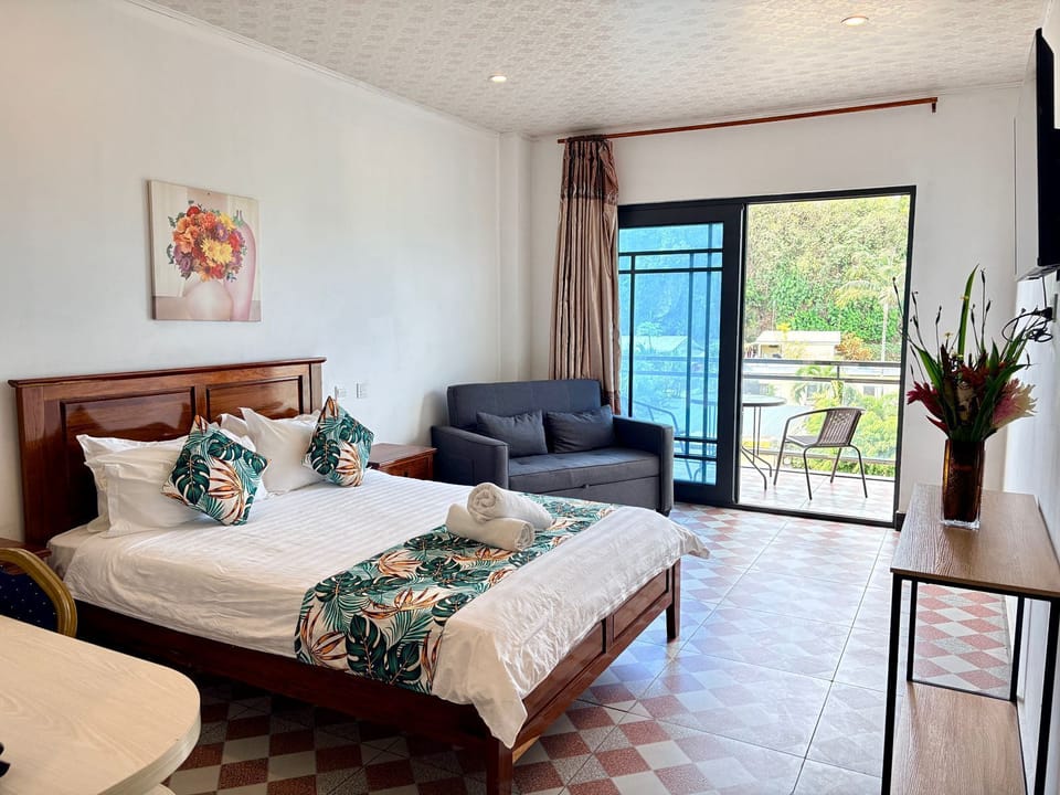 Superior Double Room | Premium bedding, in-room safe, desk, laptop workspace