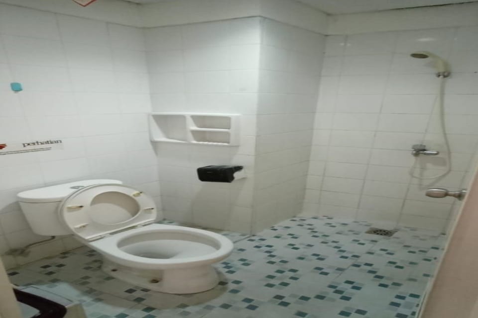 Standard Double Room | Bathroom | Shower, soap